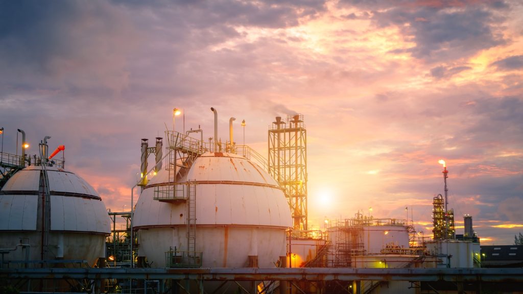 ¿Cómo la Hacienda Española Usa Inspecciones Fiscales para Bloquear Competencia en el Sector Petrolero?